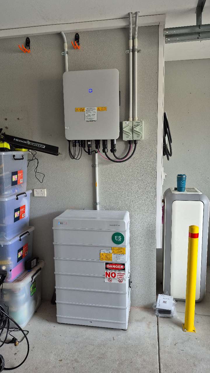 Solar power battery system