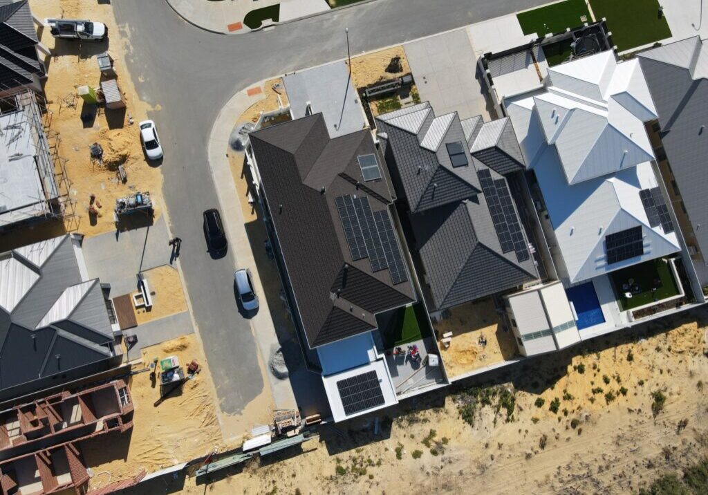 Moving house with solar battery